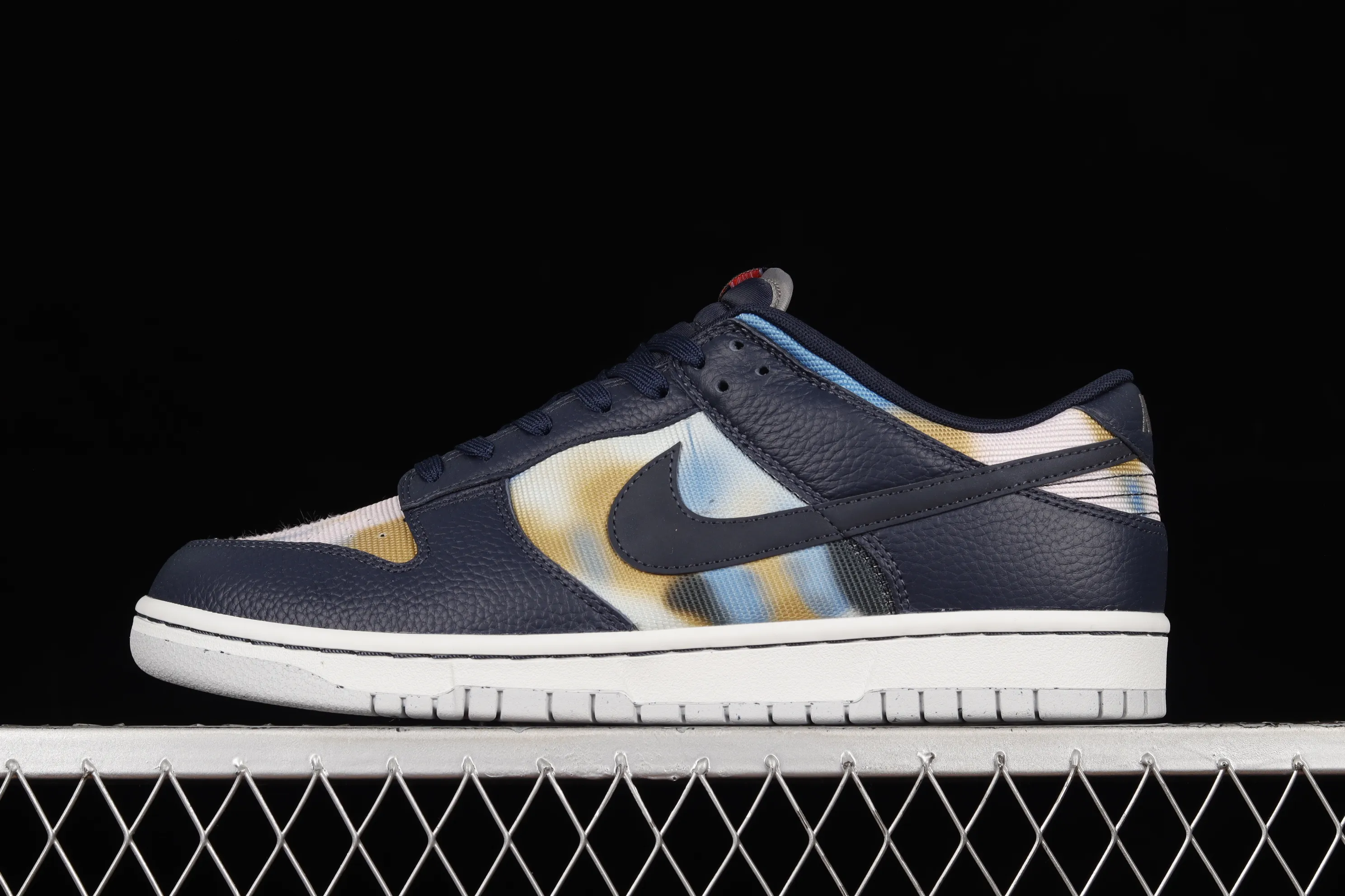 All categories Nk SB Dunk series Nk SB Dunk Low low-top sneakers Nk SB Dunk Low "Graffiti" graffiti painting style SB low-top sports and leisure sneakers DM0108-400
